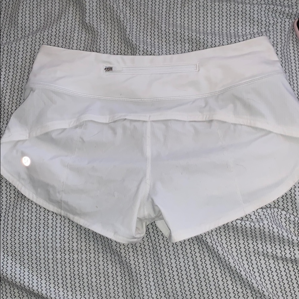 white lulu lemon speed shorts 2.5”